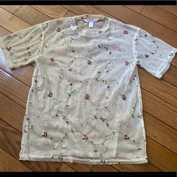 Absolutely gorgeous sheer floral white top - Picture 2 of 6